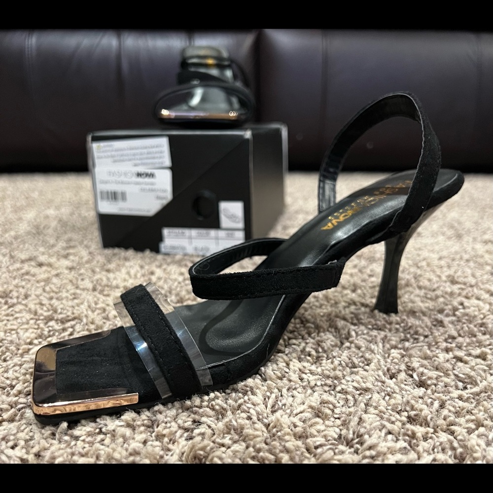 Fashion Nova 6.5 heeled black sandal